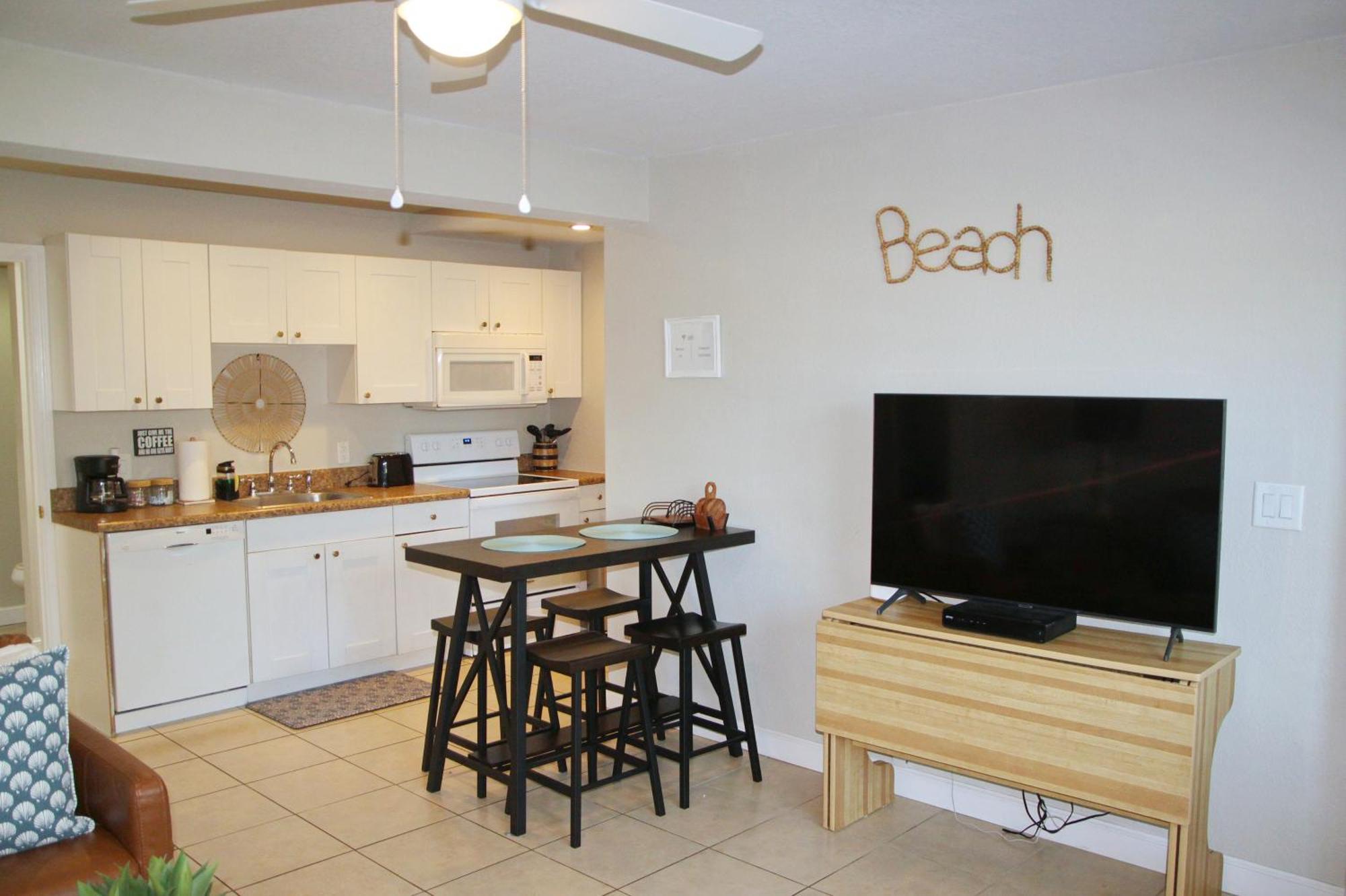 Naples Park Oasis - Cozy Two Bedroom Apartment Екстер'єр фото